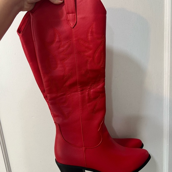 Women’s red western boot - Picture 2 of 5